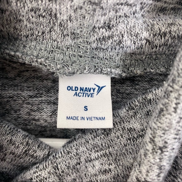 Old Navy Active Turtleneck Sweatshirt with Pockets - Picture 6 of 9